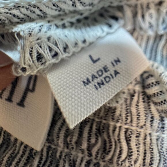 Gap Women Eyelet Off-Shoulder Peasant Blouse Large Gray Embroidered Boho Top Y2K - Picture 4 of 13